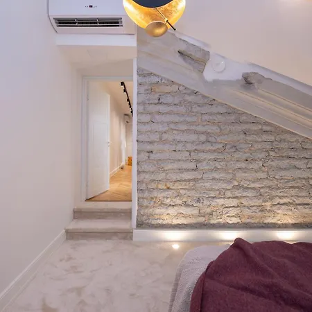 Ultra Luxury, 140m2, Sauna, Walk-in Wardrobe, Office *