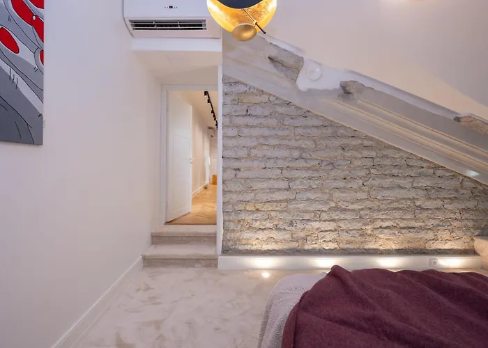 Ultra Luxury, 140m2, Sauna, Walk-in Wardrobe, Office *